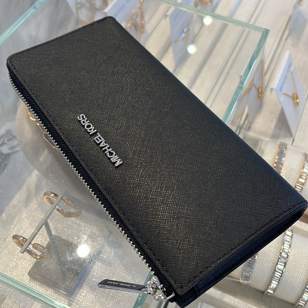 MICHAEL KORS Jet Set Travel Large Saffiano Leather Quarter-Zip Wallet
Black 
NWT - Picture 7 of 16